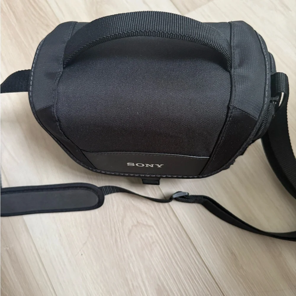 Sony LCSU21 Soft Carrying Case for Cyber-Shot and Alpha NEX Cameras (Black)